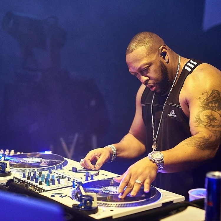 Vyce Lounge Club nightclub Orlando dj mixing music