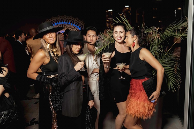 Odyssey Mina Seyahi W Dubai beautiful guests ladies girls drinking cocktails clubbing outfits