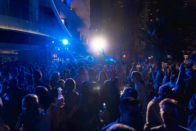 Odyssey Mina Seyahi W Dubai crowd dancing partying clubbing 