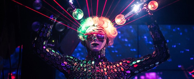 Party at Wall Lounge VIP nightclub in Miami. Find promoters for guest list in Clubbable