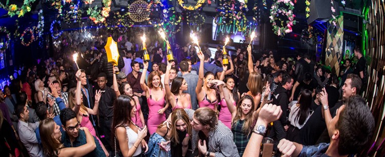 Party at Wall Lounge VIP nightclub in Miami. Find promoters for guest list in Clubbable