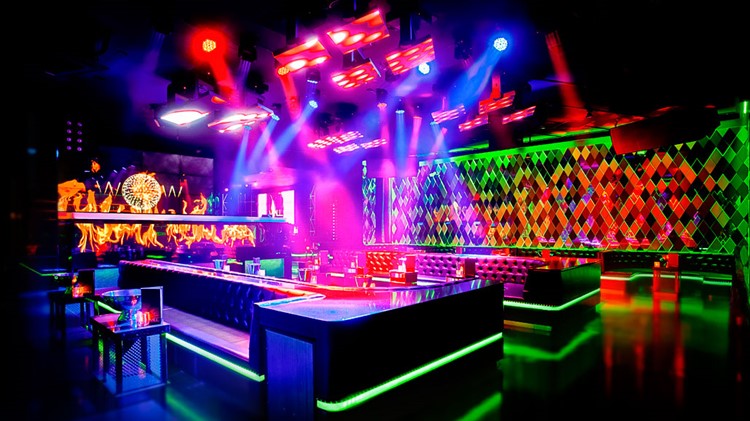 Party at Wall Lounge VIP nightclub in Miami. Find promoters for guest list in Clubbable