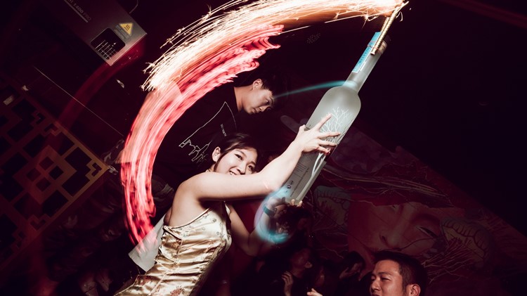 Party at Wan VIP nightclub in Singapore. Find promoters for guest list in Clubbable