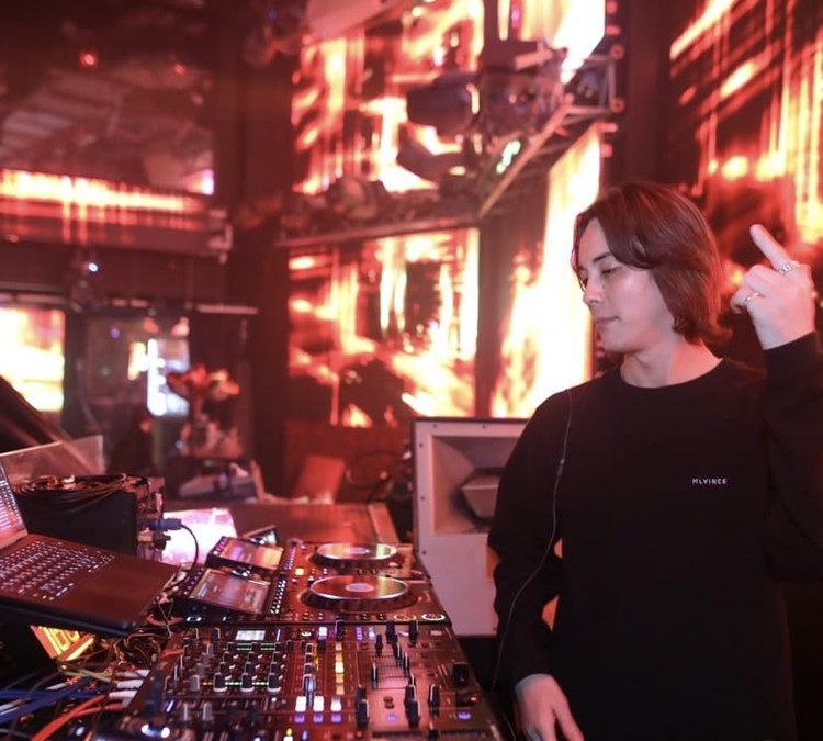 Party at Warp Shinjuku VIP nightclub in Tokyo. Find promoters for guest list in Clubbable