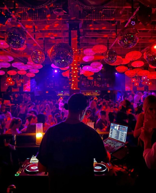 Warwick in Los Angeles nightclub fun nightout live music DJ