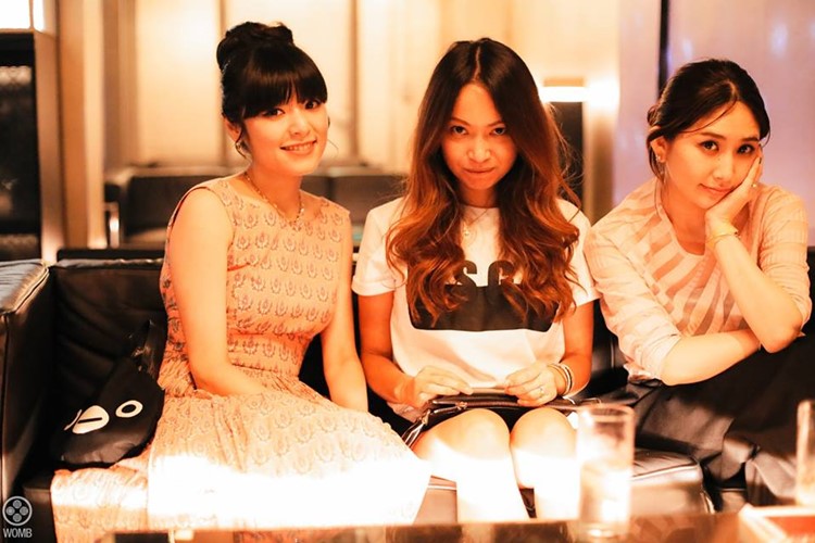 Womb nightclub Tokyo three pretty girls drinking alcohol