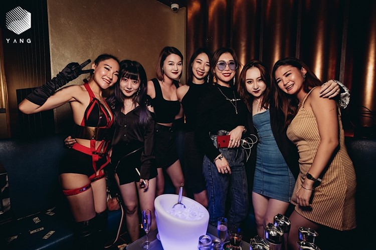 Yang nightclub Singapore pretty girls having fun reserve vip area table celebrate dresscode