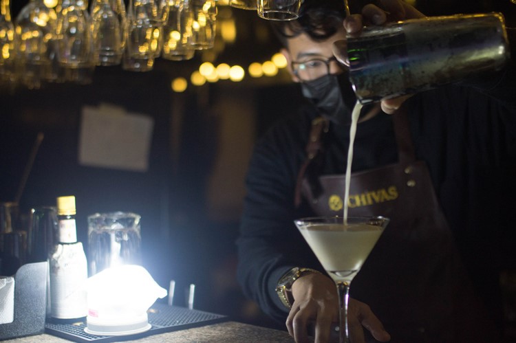 Yso Rich club Manila alcohol bottle vip table service book now