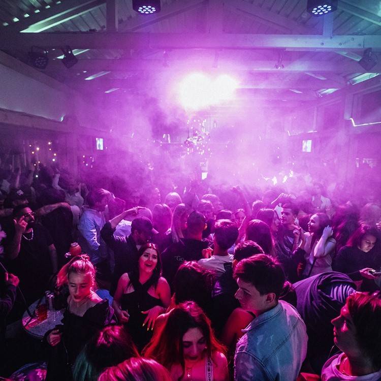 Zavarka club Moscow crowd people having fun go out tonight open now fun celebrate 