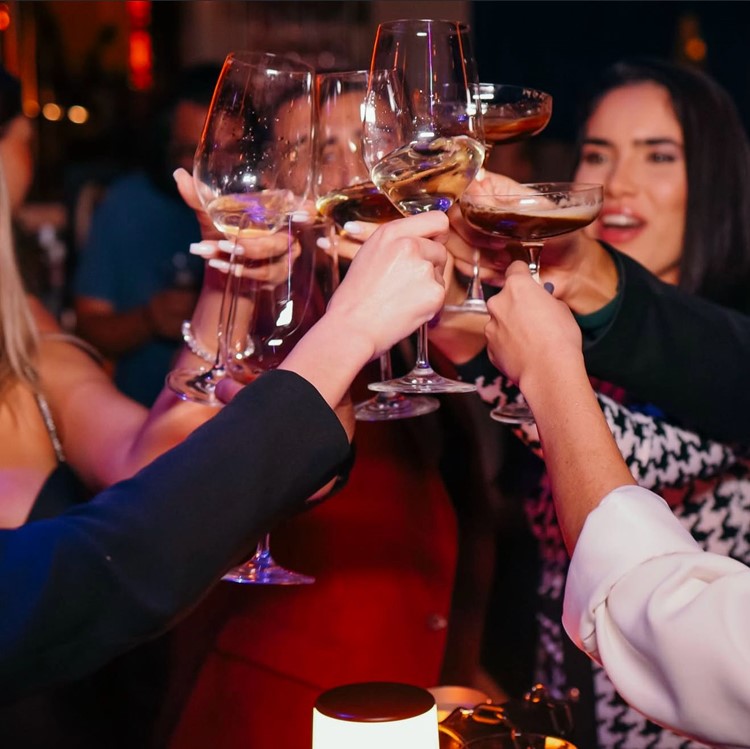 Soirée dans la boîte Zenon VIP à Dubai. Trouvez des promoteurs pour la liste des invités sur Clubbable