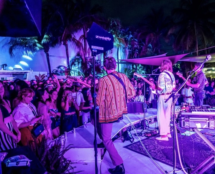 Soirée dans la boîte Zey Zey VIP à Miami. Trouvez des promoteurs pour la liste des invités sur Clubbable