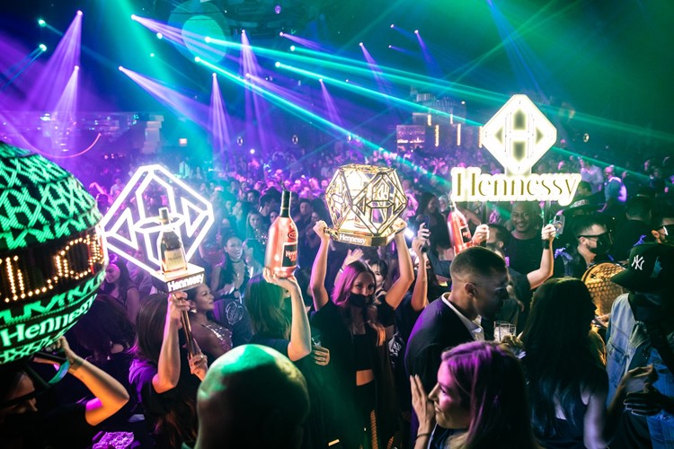 Zouk nightclub Las Vegas celebrate birthday hen bachelor parties fun champagne bubbles 