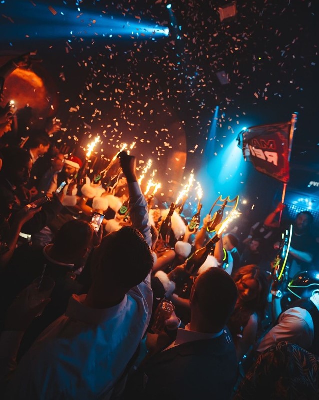 Reign, club, showclub, nightclub, bottle parade, vip table booking, book your table, reserve