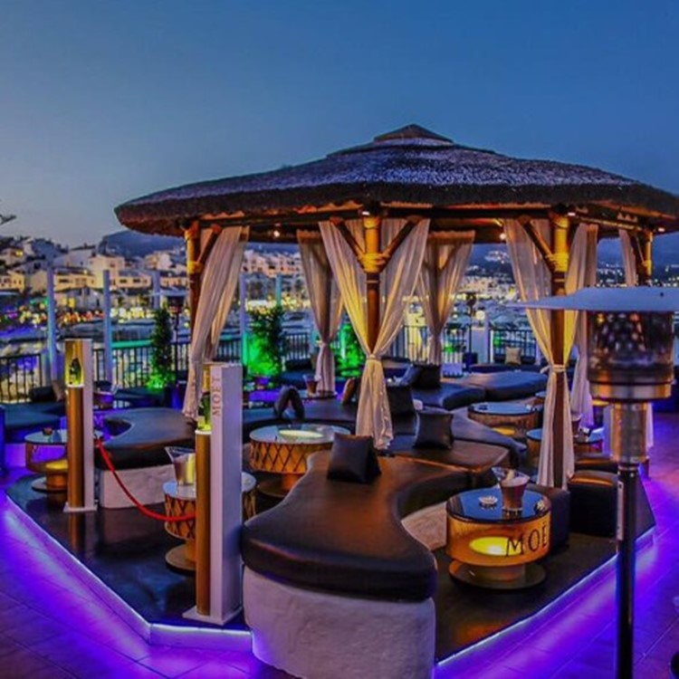 Marbella में वीआईपी नाइट क्लब Pangea में पार्टी। Clubbable में अतिथि सूची के लिए प्रमोटर खोजें